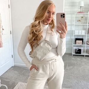 Lululemon on the move everywhere belt bag